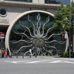 Une façade sur Oike-dori