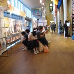Non ce n'est pas une salle de lecture mais le hall d'entrée du musée