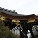 Le toit de la porte principale