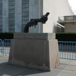 Scuplture devant l'ONU