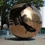 Scuplture devant l'ONU