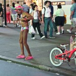 Une des bêtes curieuses traînant à Time Square