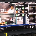 La fiche d'un joueur sur l'écran géant façon station de métro